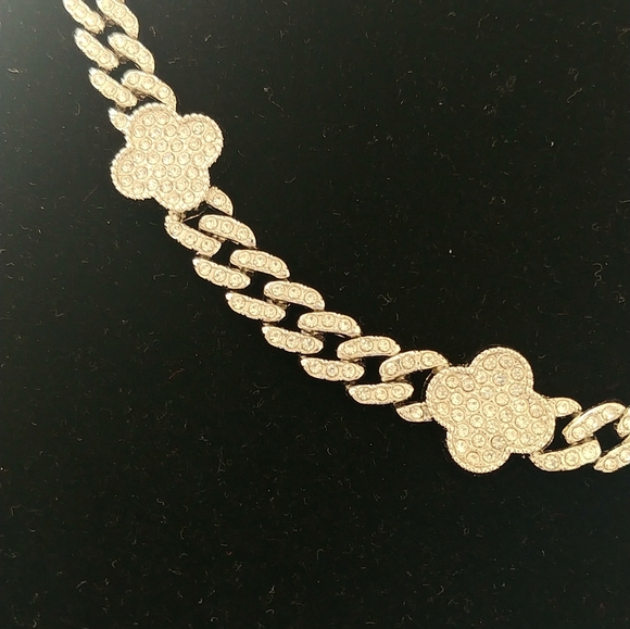 Elegant Silver Flower Necklace - Picture 2 of 5